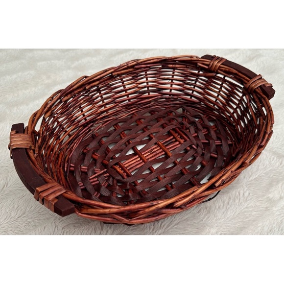 Oval Willow Tray Basket with Wood Handles - Picture 16 of 17